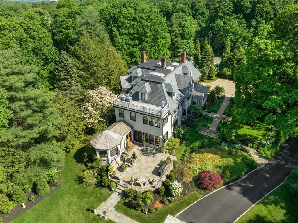 215 Boston Post Road photo 3