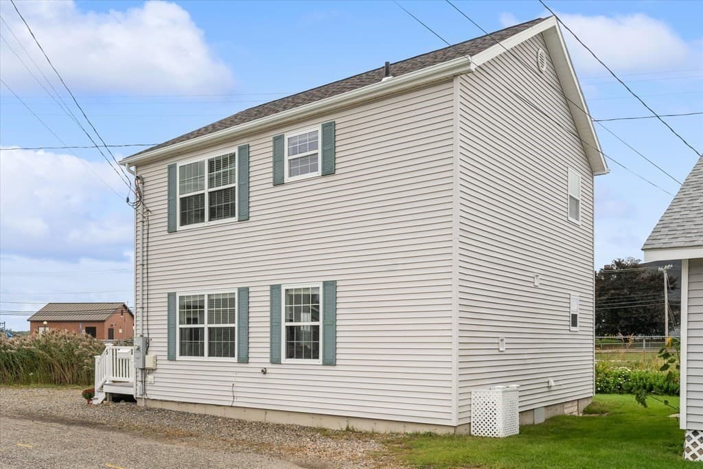 5 Chase St photo 3