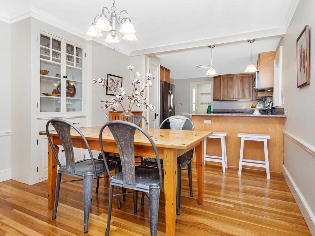 88 Dean St photo 5