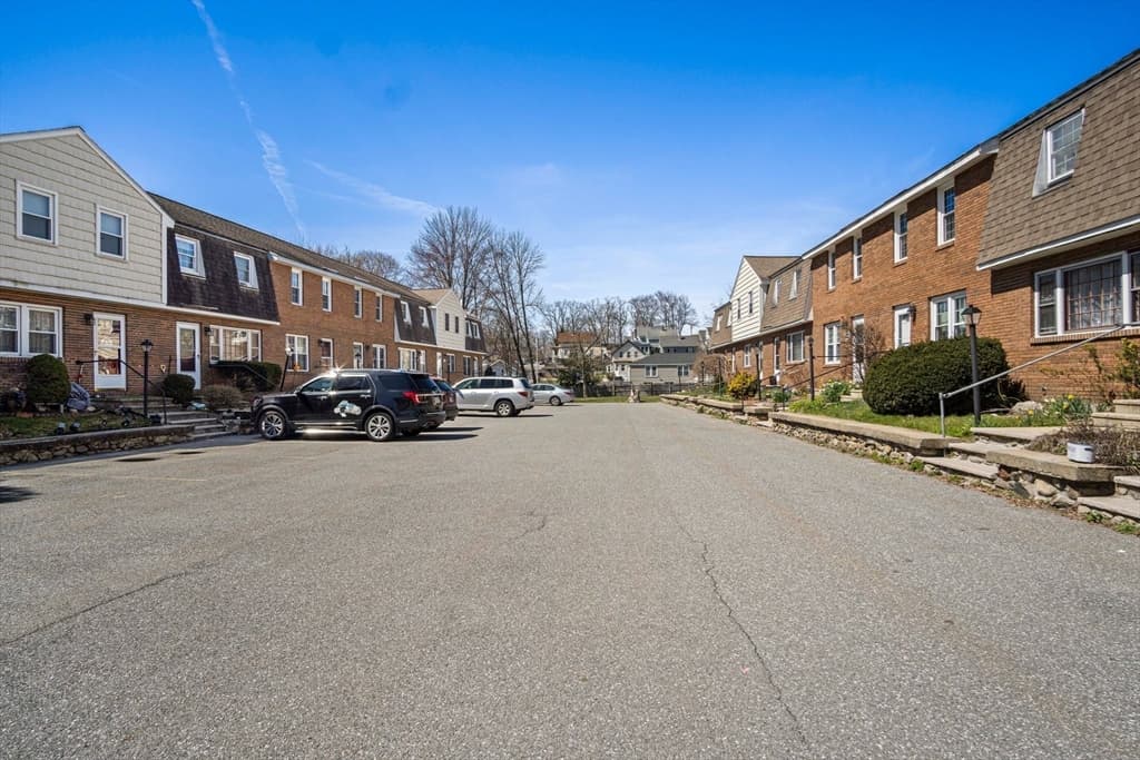 32 Rockingham St #D photo 3