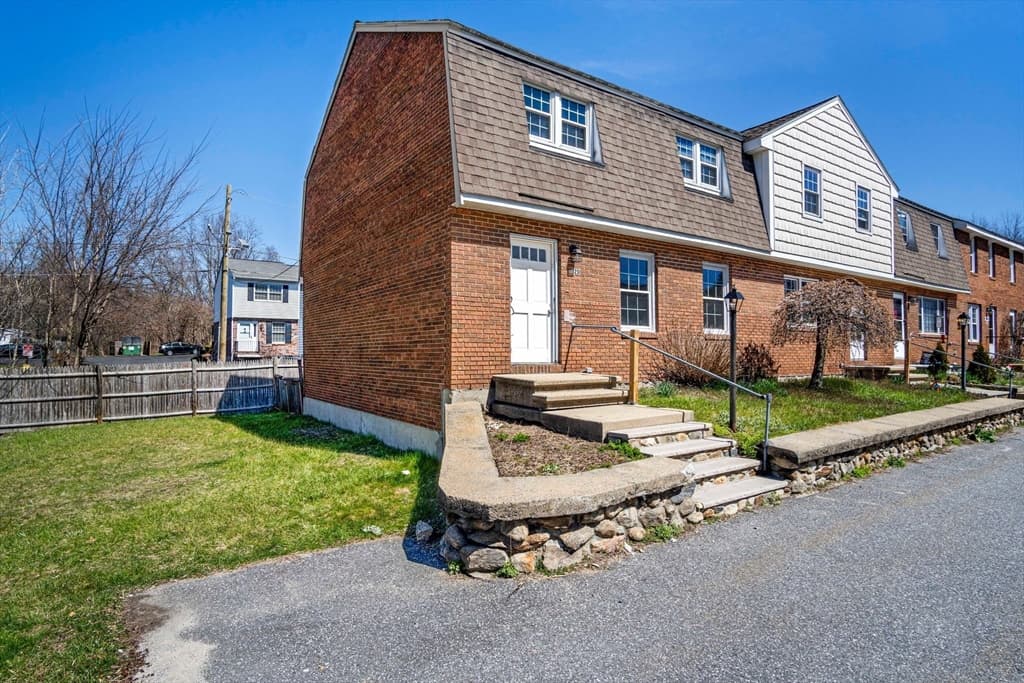 32 Rockingham St #D