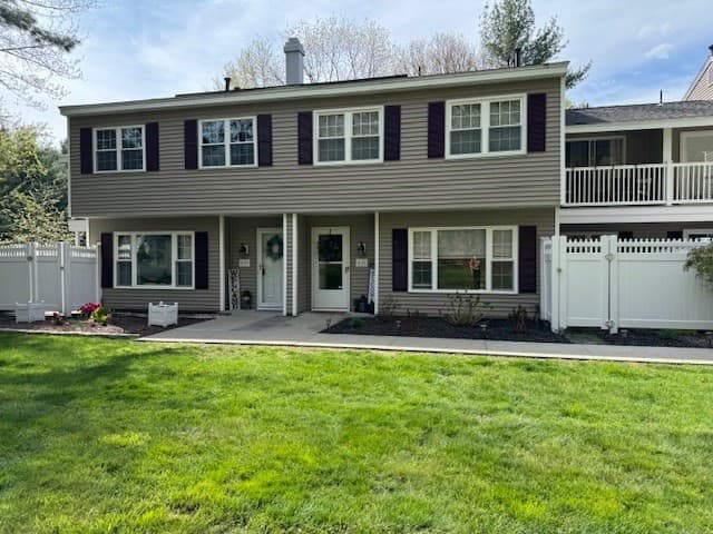 631 Edgebrook Dr #631