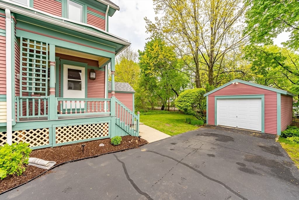 20 Holland Ave photo 5