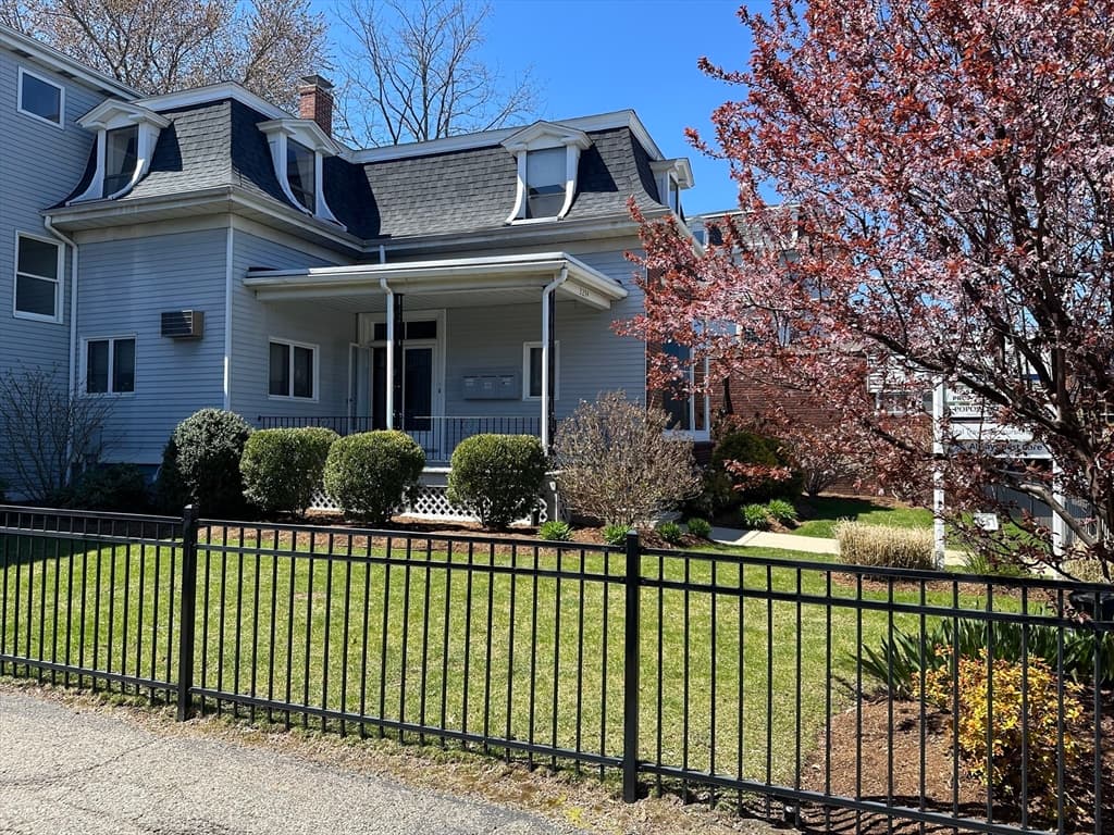 2294 Massachusetts Ave photo 2