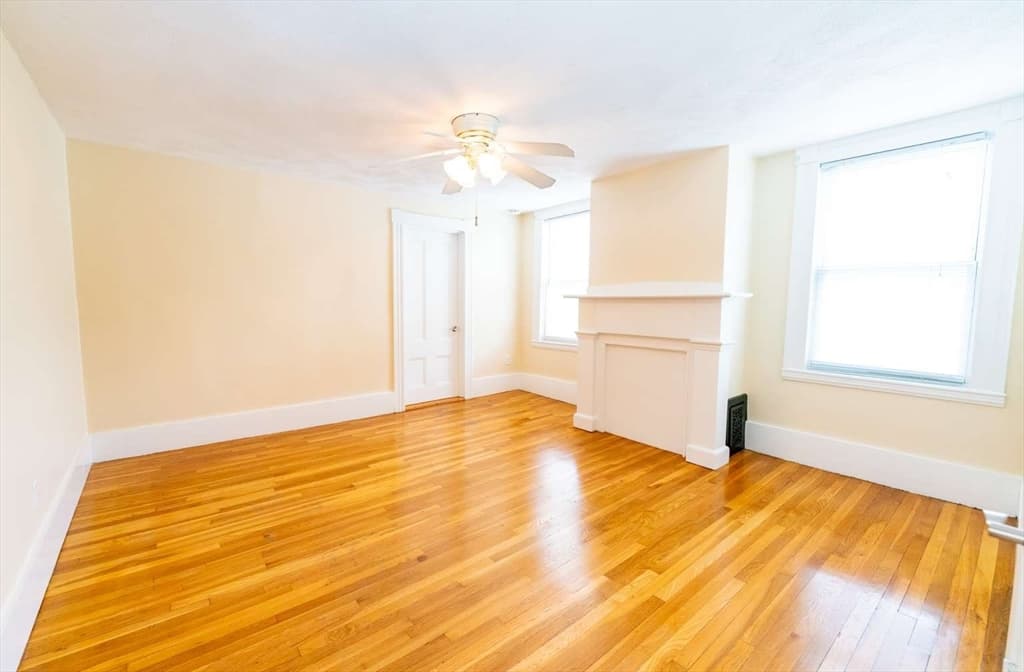 82 Chestnut photo 3