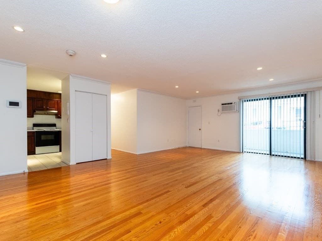 935 Washington St #4 photo 4