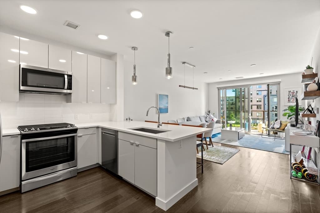 65 Lewis Street #303 photo 3