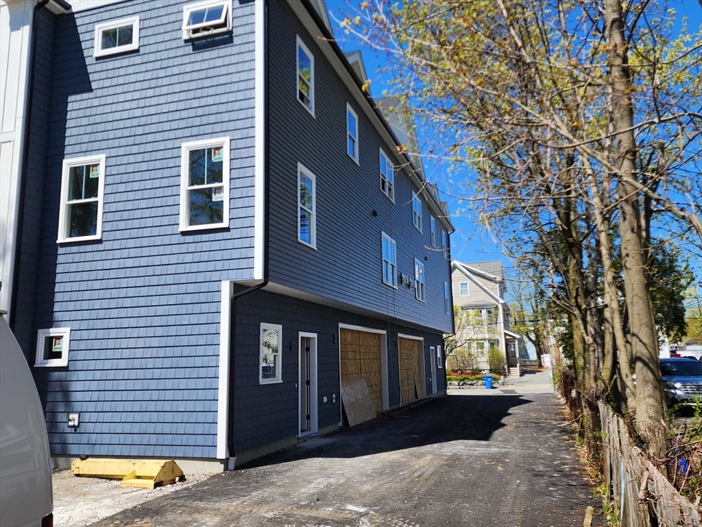 122 Russell St #1 photo 2