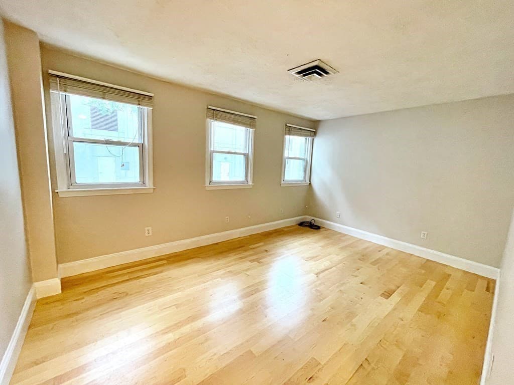 182 Cottage St #101 photo 4
