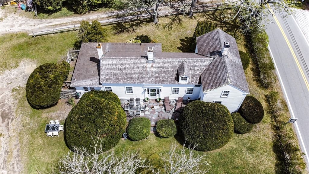 64 Riverside Drive photo 3