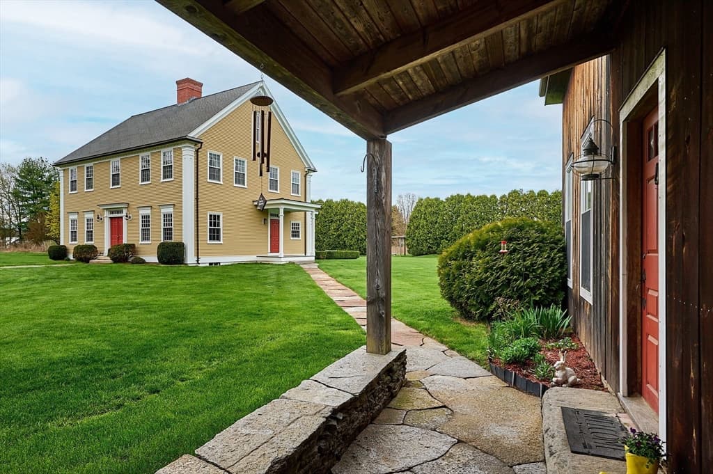 161 Christian Lane photo 4
