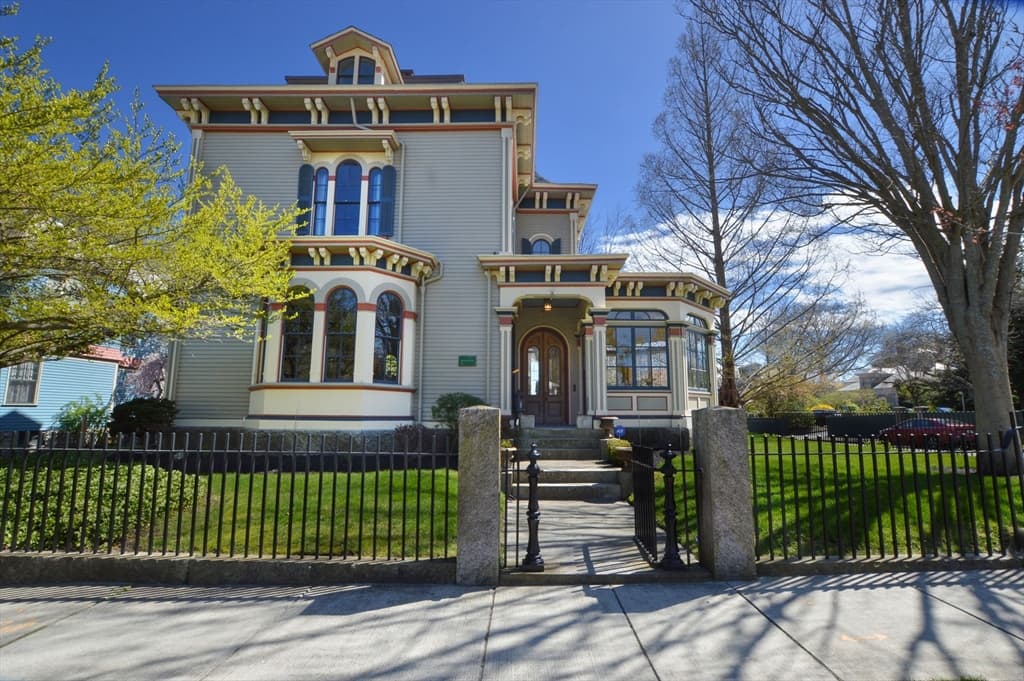 100 Madison St