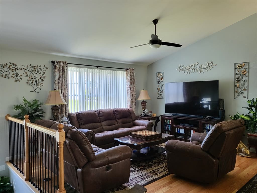 174 Emmett St photo 2