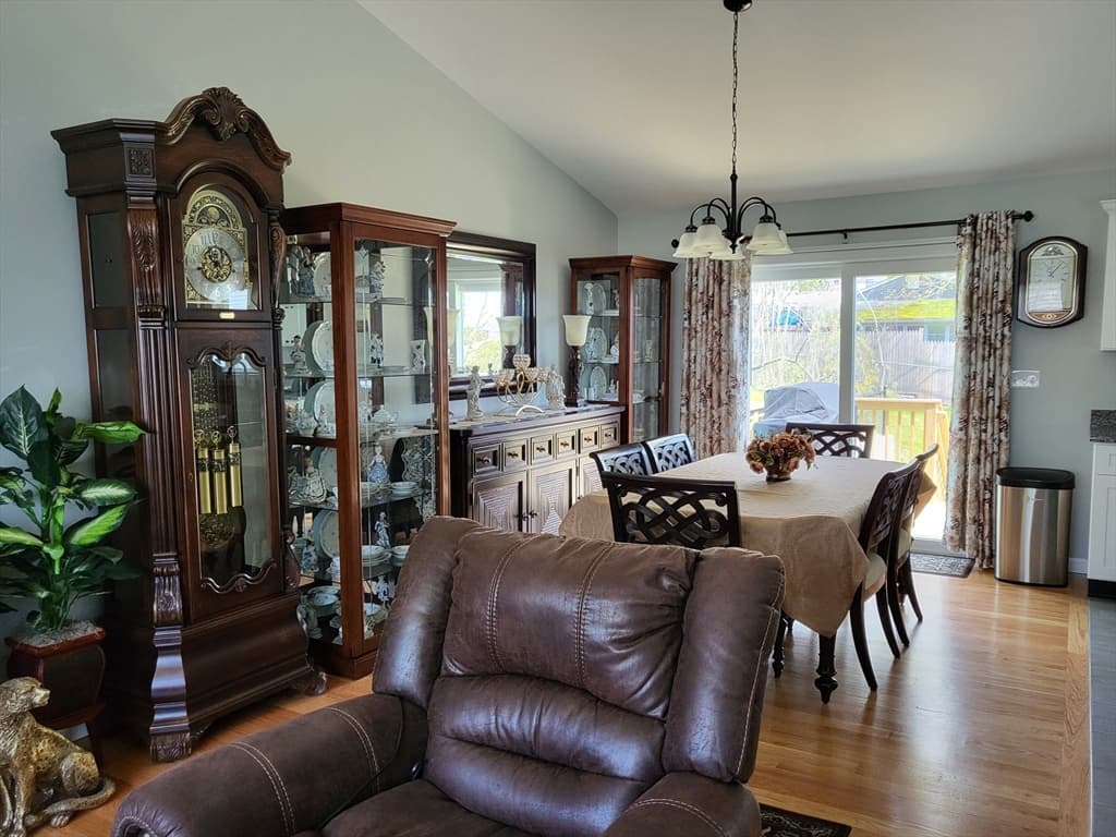 174 Emmett St photo 3
