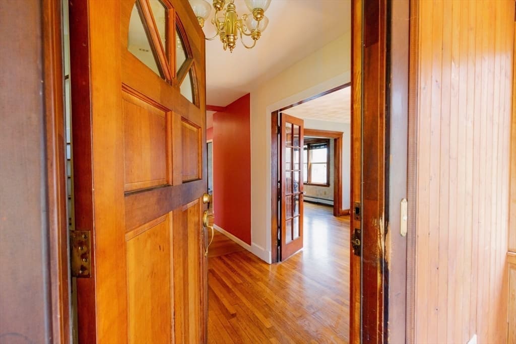 147 Pine St photo 3