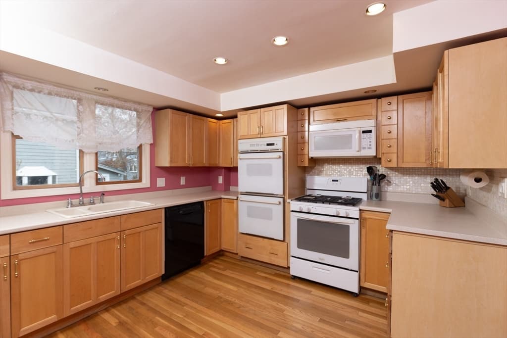 147 Pine St photo 4
