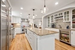 17 Hawthorne Ln photo 3