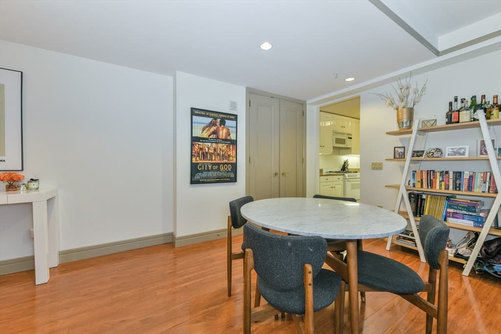 3 Avery Street #810 photo 2