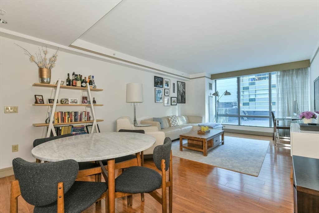 3 Avery Street #810