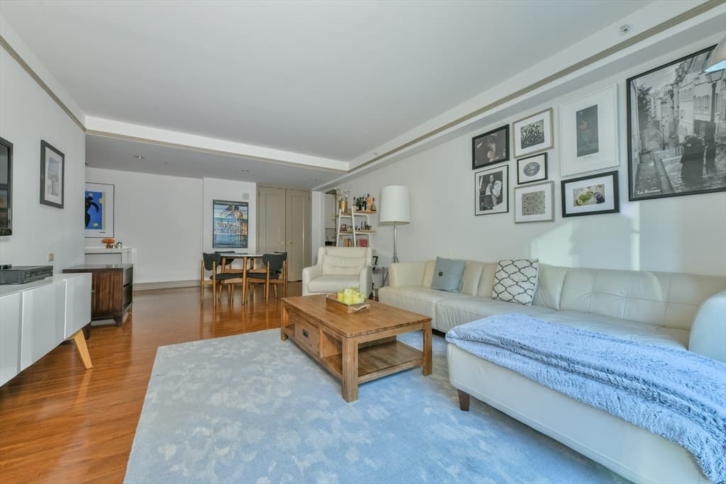 3 Avery Street #810 photo 5