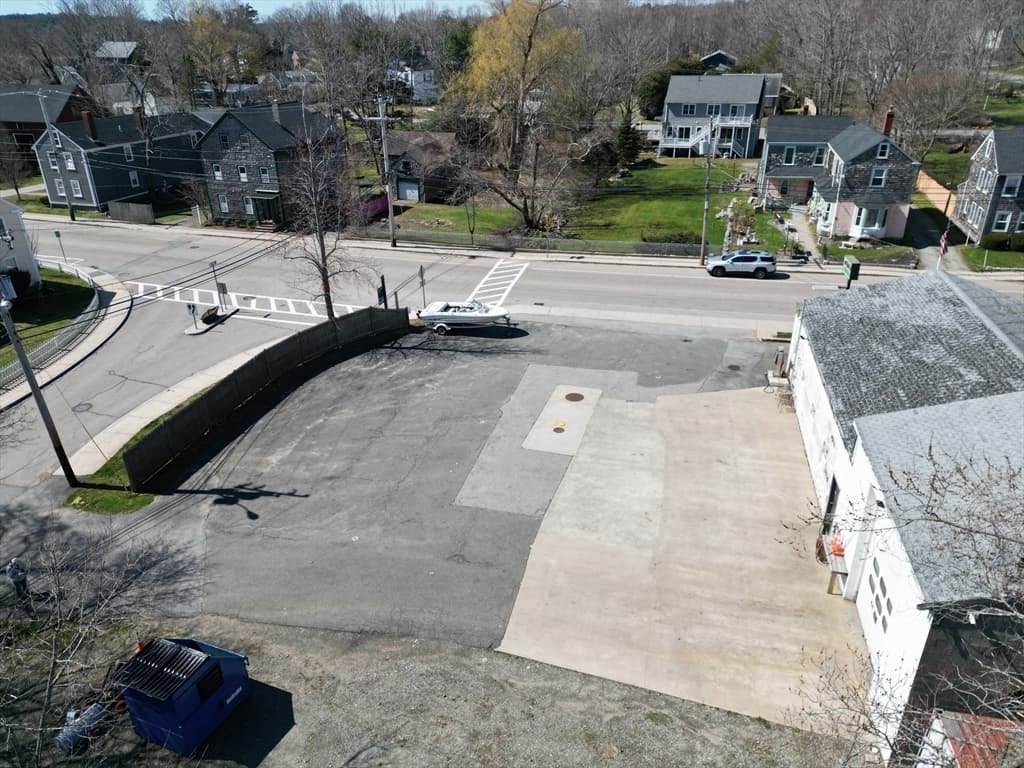 8 Main St. photo 2