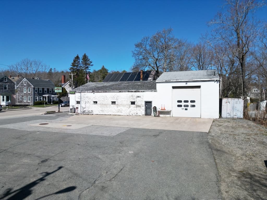 8 Main St. photo 4