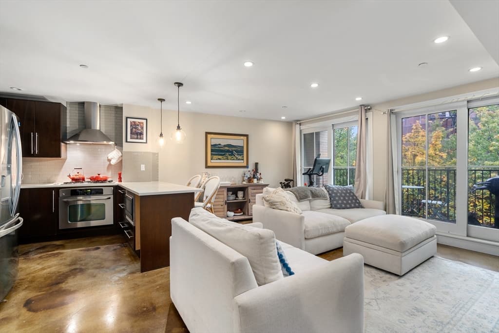 64-66 Salem St #4R