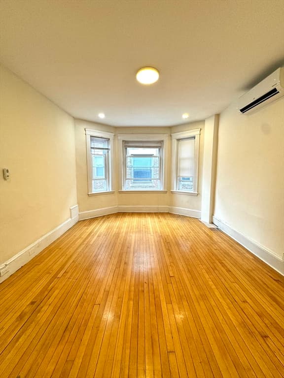 223 Harvard Ave #7 photo 4