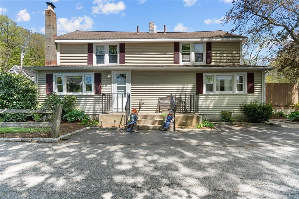 85 W Main St