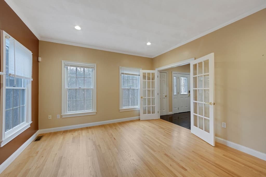 1 Emerson Lane photo 3