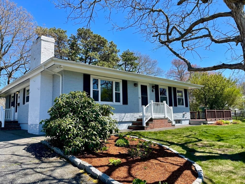 6 Estey Ave