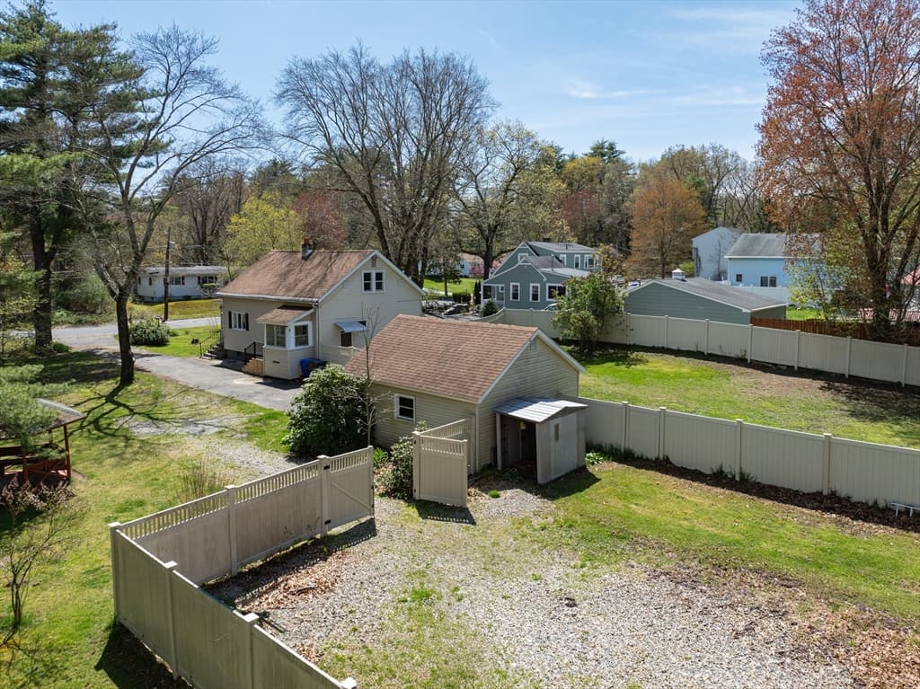 214 Parkerview St photo 3