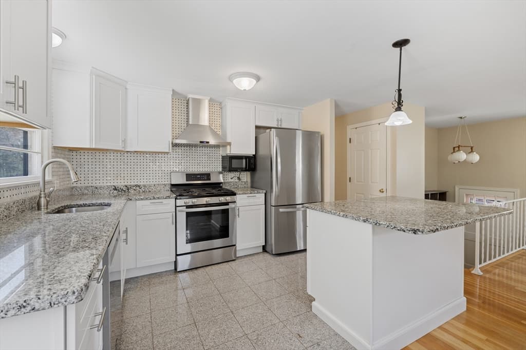 38 Hilltop Drive photo 4