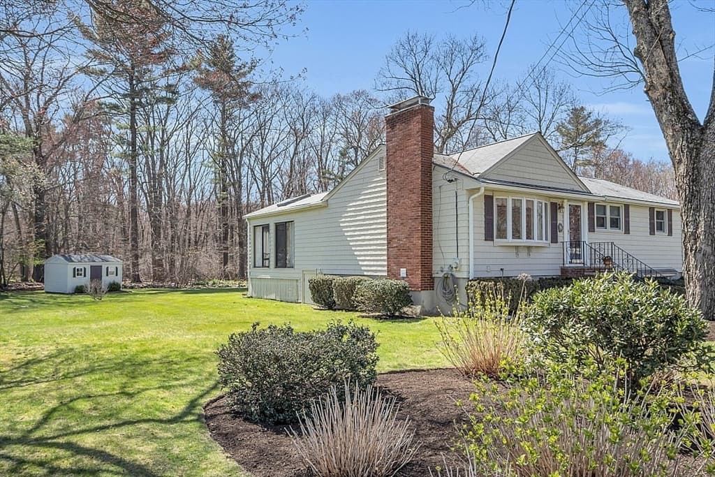 8 Woodland Rd photo 4