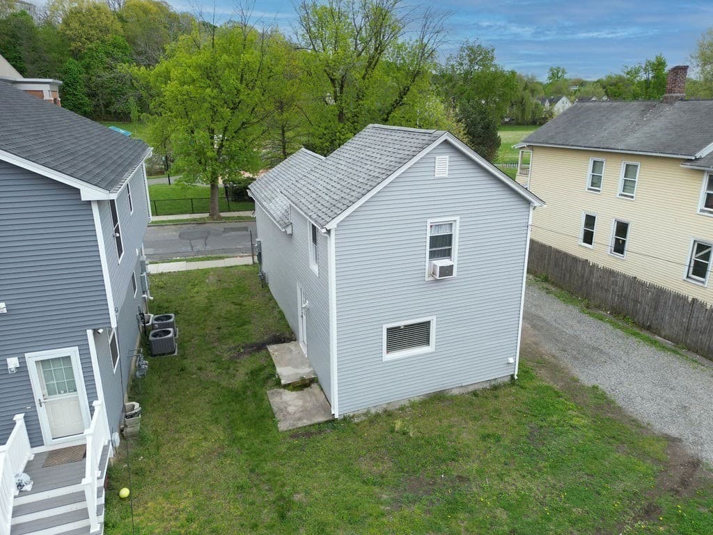 76 Marble St photo 3
