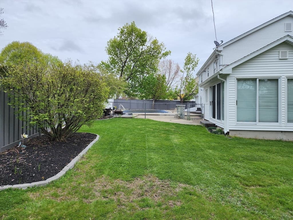 359 Lowell photo 3