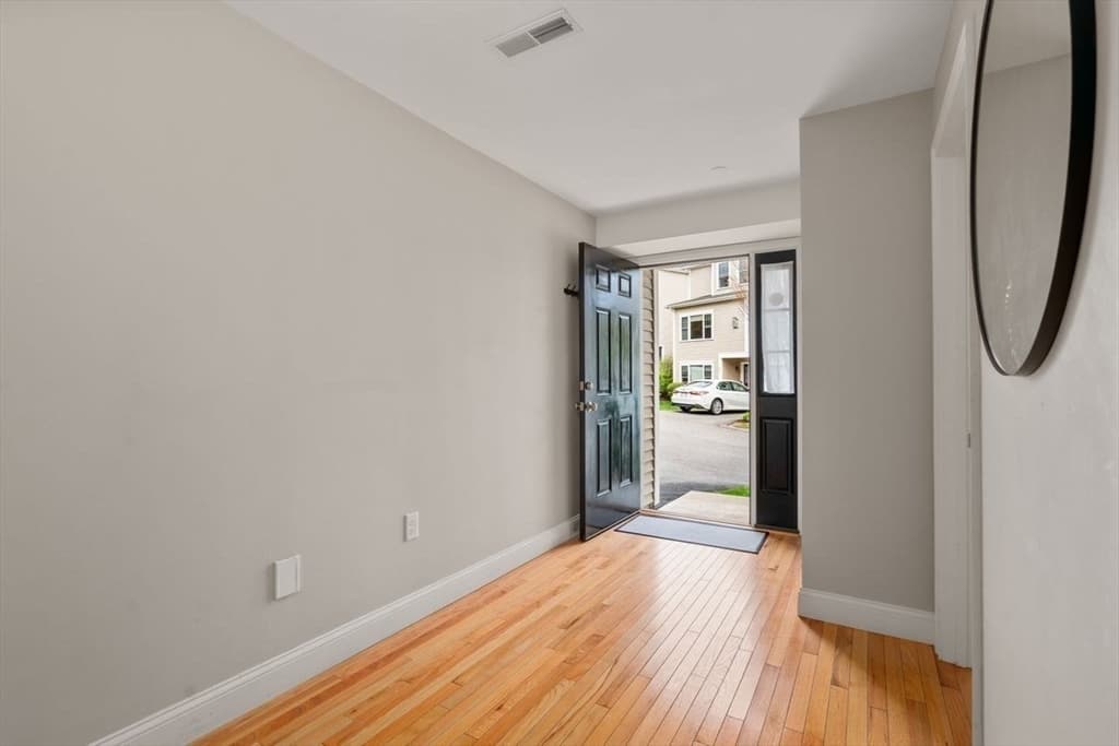 38 Webster St #1 photo 3