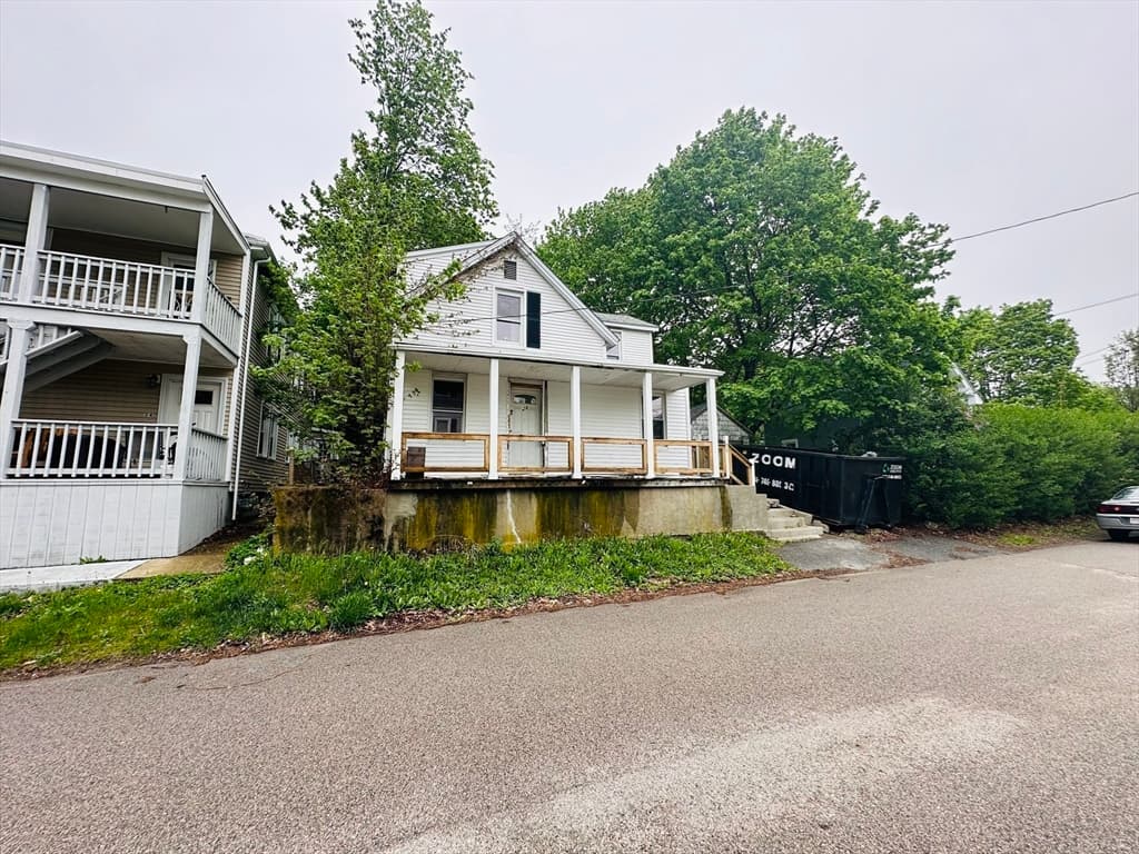 28 Angell St photo 5