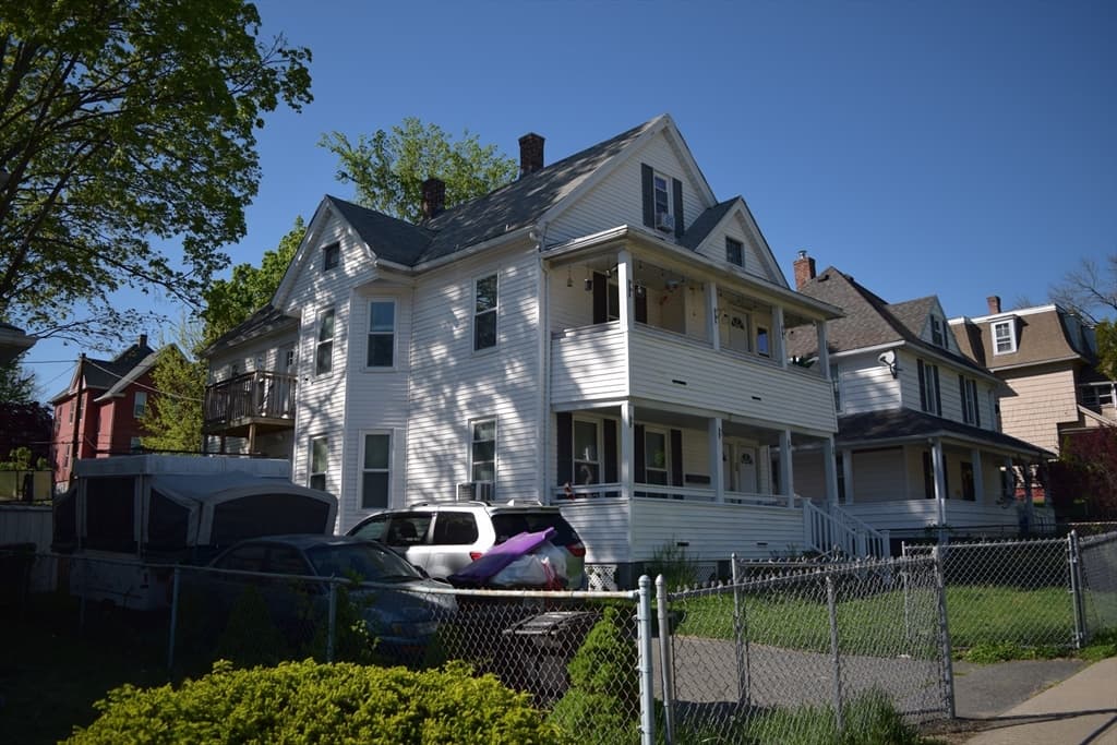 317-319 Linden St photo 3