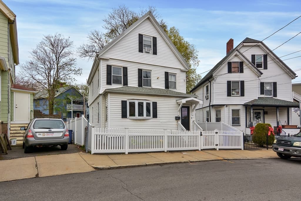 57 Round Hill St