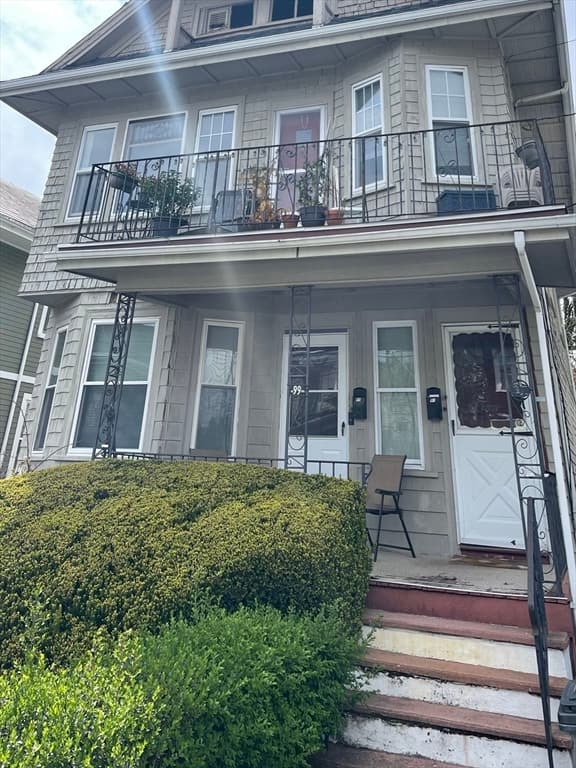 99 W Adams St