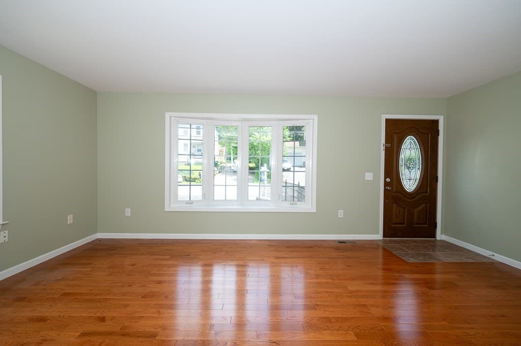 82 Valmor Street photo 2