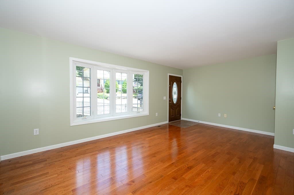 82 Valmor Street photo 3