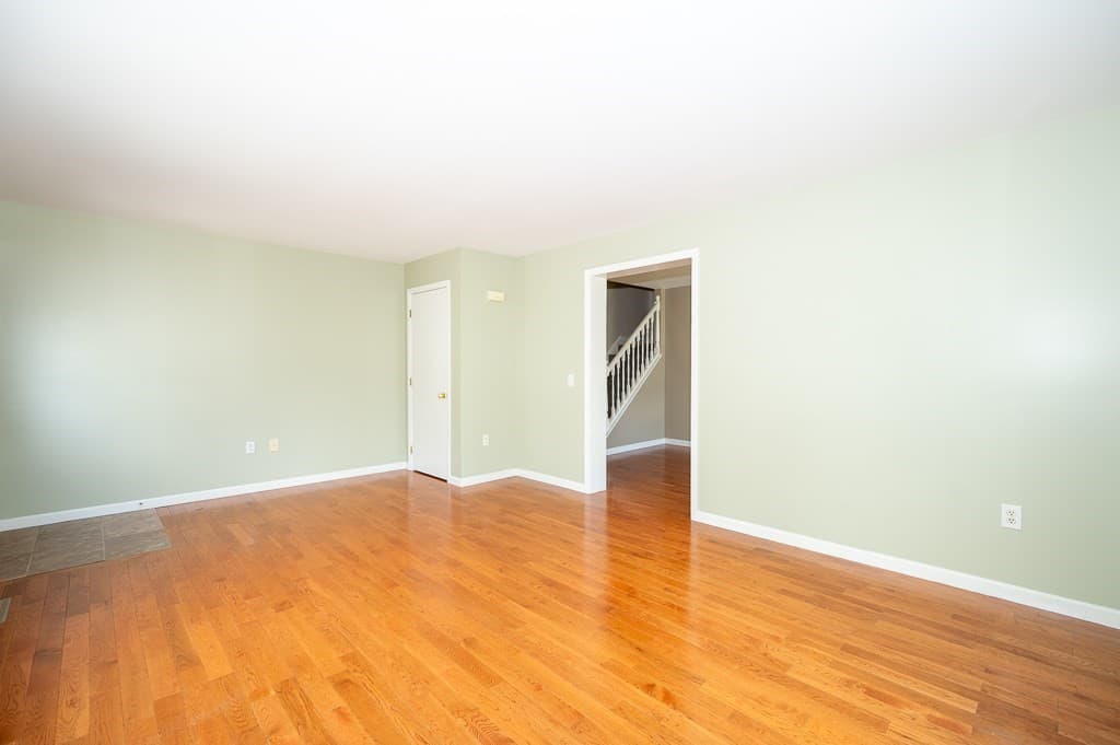 82 Valmor Street photo 5