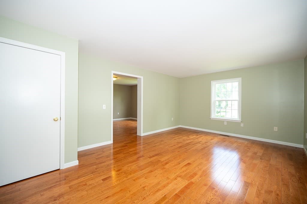 82 Valmor Street photo 4