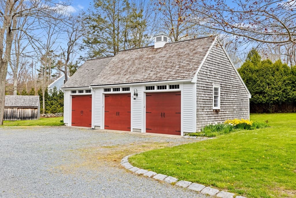 275 Country Way photo 2