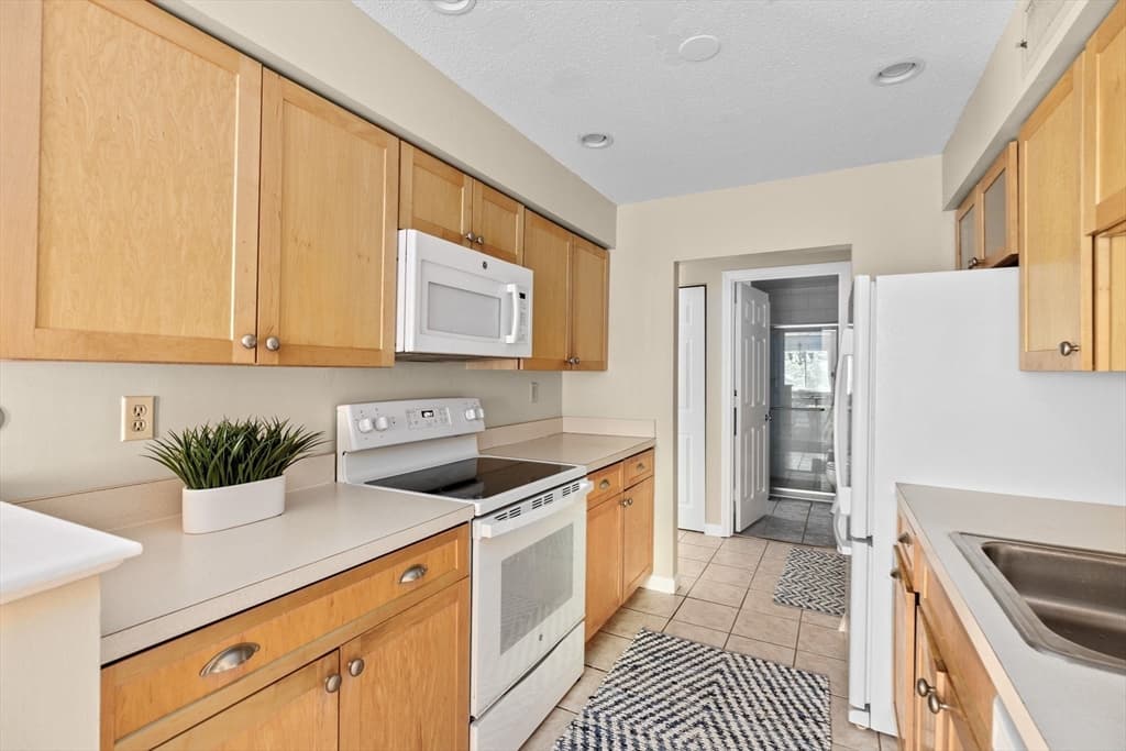 4 Beals Cove Rd #B photo 4