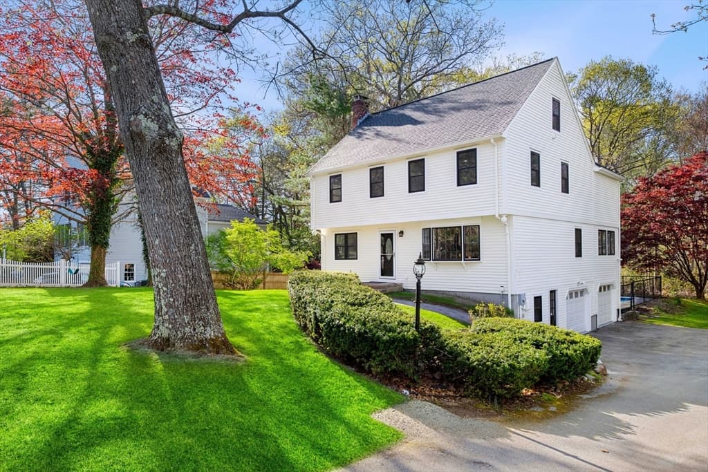 4 Tiffany Ln photo 2