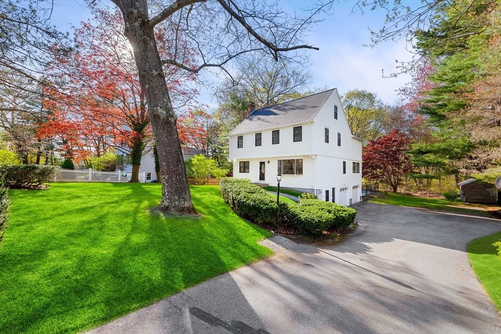 4 Tiffany Ln photo 3