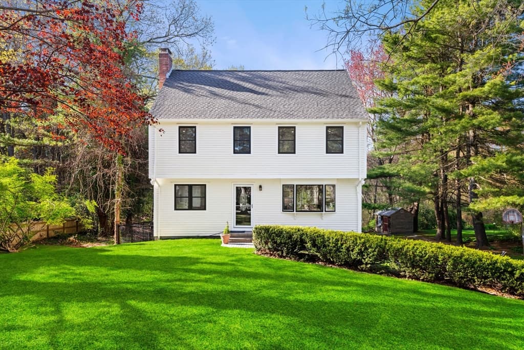 4 Tiffany Ln